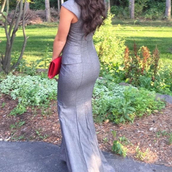 Black Halo EVE Metallic “Wren” Gown - Picture 4 of 8